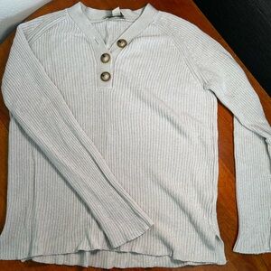 Appleseed’s small white knit sweater